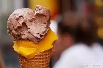 怎么自制冰激凌简单又好吃,如何在家中制作美味好吃的冰淇淋