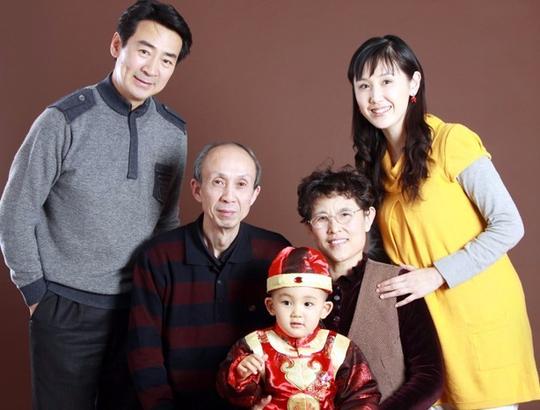 寇振海是赵薇林心如的严父娶小21岁娇妻61岁仍*欢寻**