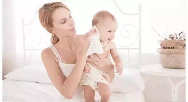 三岁宝宝上火眼屎多喝什么降火,宝宝上火眼屎多怎么推拿