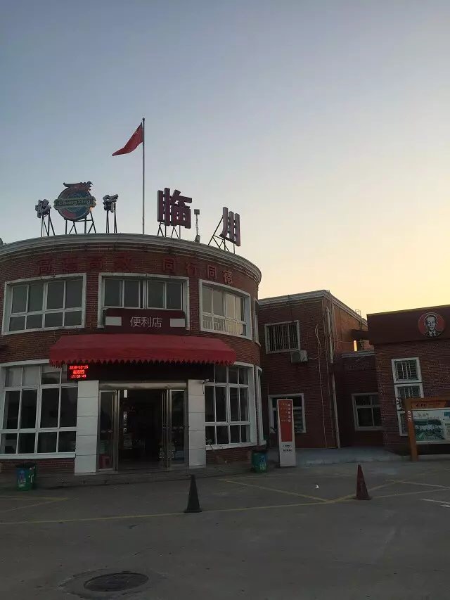 八千里路云和月的上一句,八千里路云和月一骑绝尘上珠峰