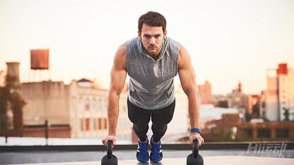 俯卧撑如何避免肩膀受伤,俯卧撑如何避免伤手腕