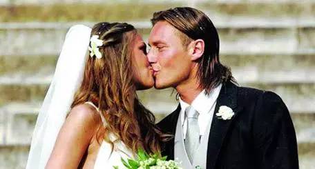 足球场的浪漫时刻,足球场的浪漫