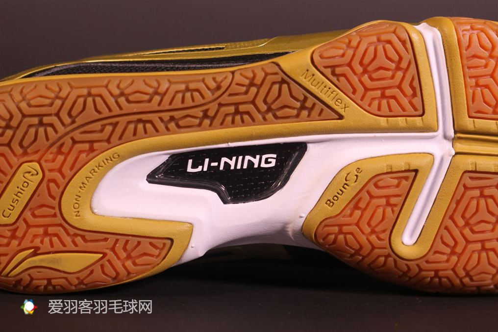 李宁羽毛球鞋贴地飞行,李宁贴地飞行羽毛球鞋se评测