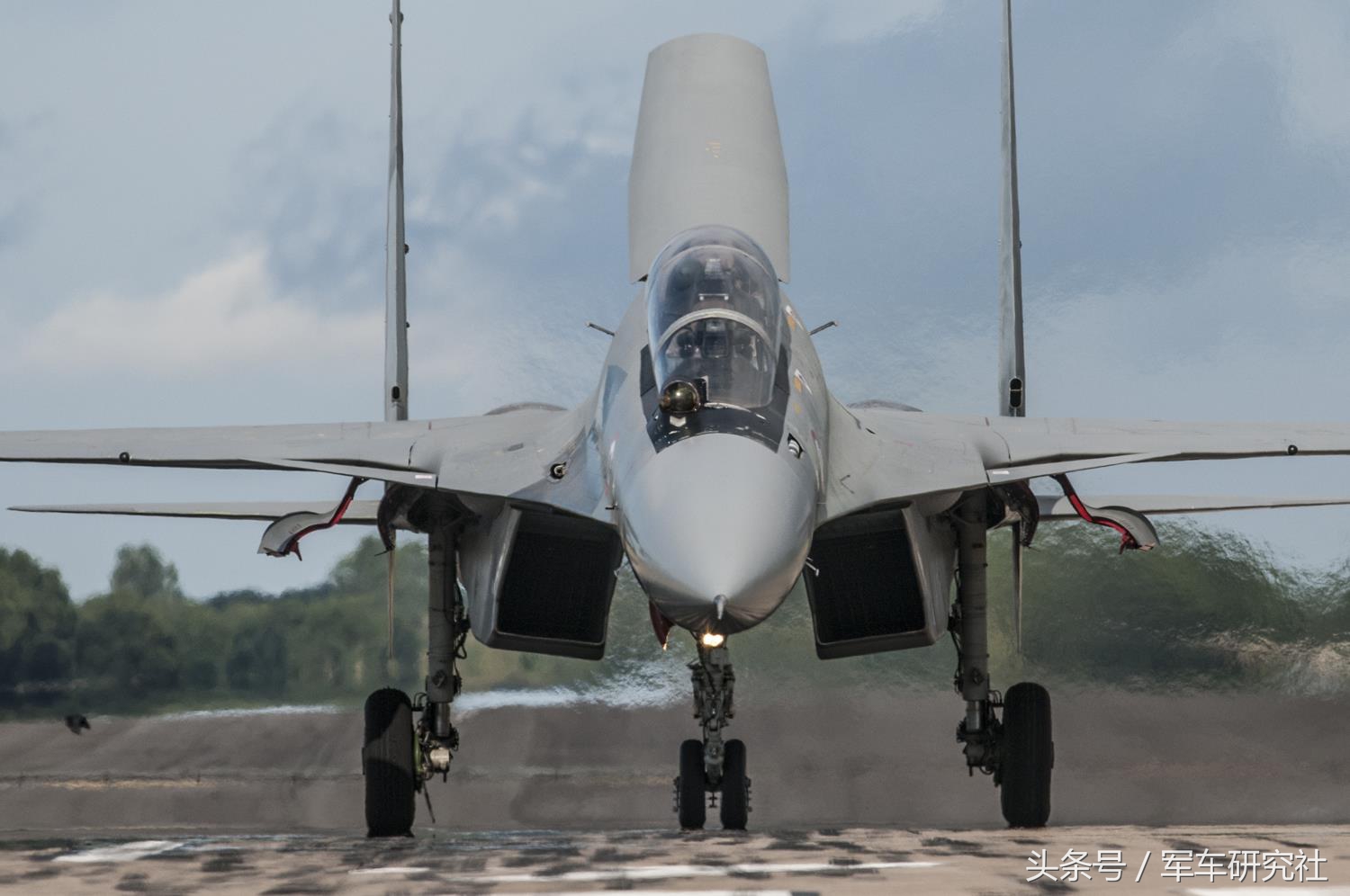 俄罗斯米格27和苏30对战,俄罗斯打造苏30战斗机