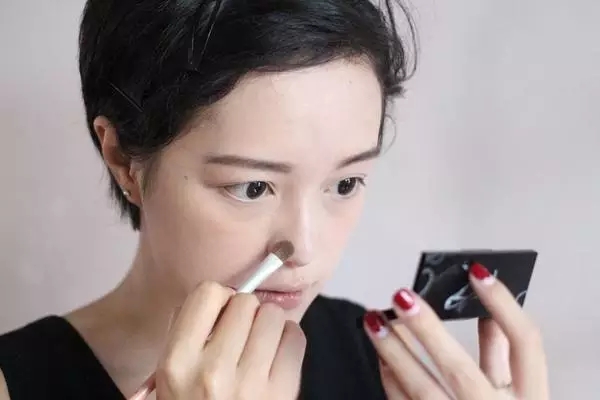 大学生日常裸妆、淡妆应该怎样画？