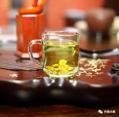 怕上火就喝正宗菊花蜂蜜茶,蜂蜜菊花茶降火吗