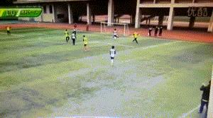 重庆足球鞋奇葩鞋 (重庆足球鞋碎钉推荐)