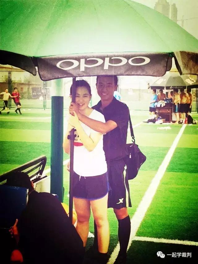 足球运动员和裁判的恋爱,足球裁判的温情时刻