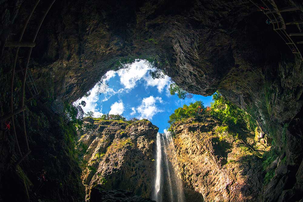 雨天永泰百漈沟景区,别有洞天溶洞