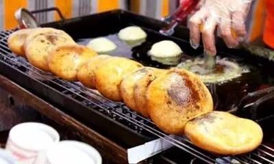 火腿芝士吐司韩国街边小吃,组合披萨吐司韩国街头小吃