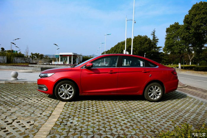 吉利帝豪gl10万公里还值得购买不,一八年吉利帝豪gl的优缺点