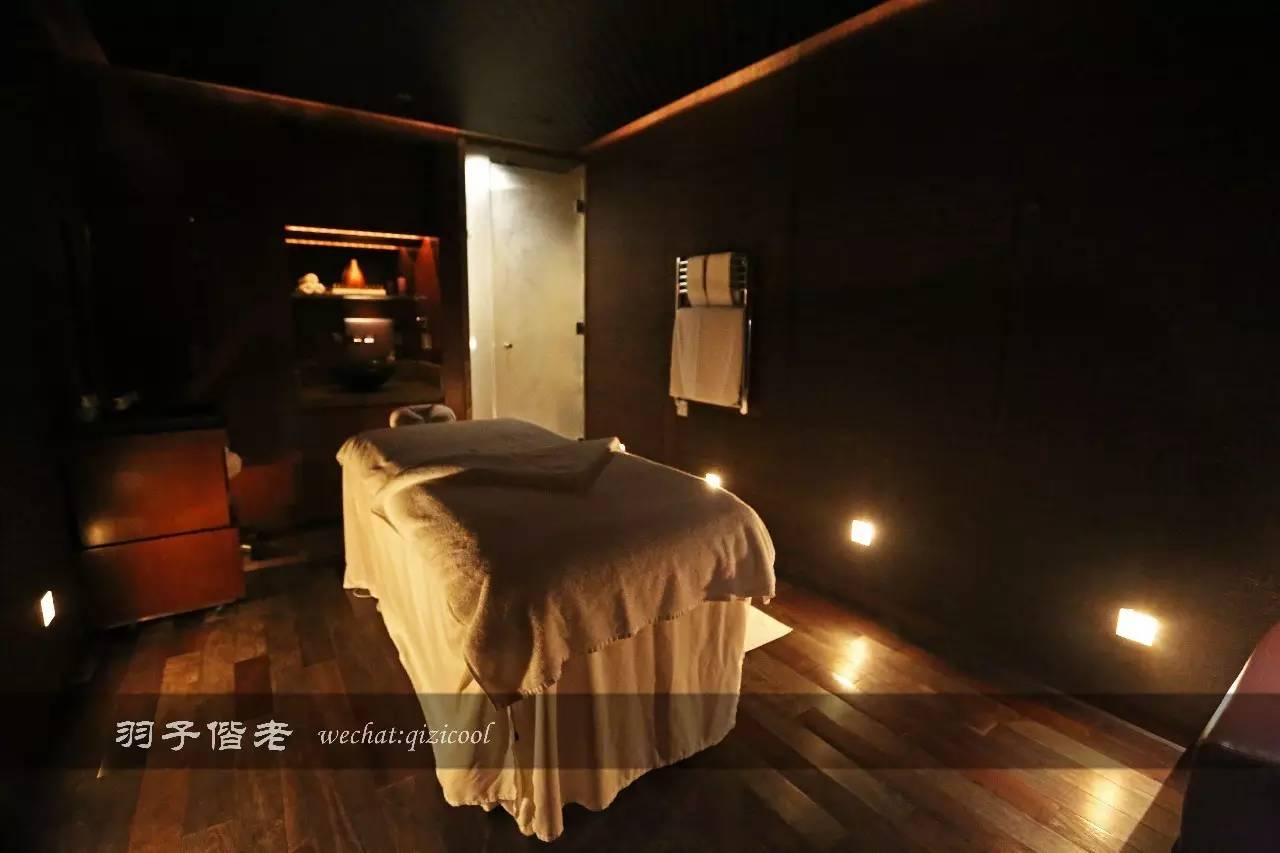 藏匿在繁华中环背后的丝丝暖意 (藏在繁华中环中的丝丝暖意)