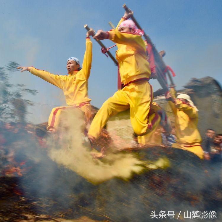 普宁老方村迎神跳火堆,普宁民俗跳火马