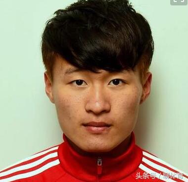 董方卓首次代表曼联首首发,中国足球陨落的天才董方卓