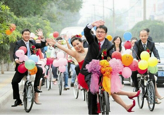 农村最有特色的接亲车队,城里人真会玩迎亲视频