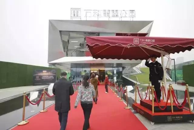 到成都的街上走一走,到成都的街道走一走