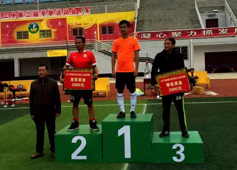 足球团结民众,足球架起人们沟通的桥梁