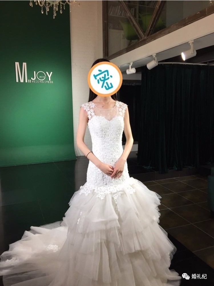 太瘦婚纱撑不起来?她们试完10家店,发现这3个款式最遮骨头