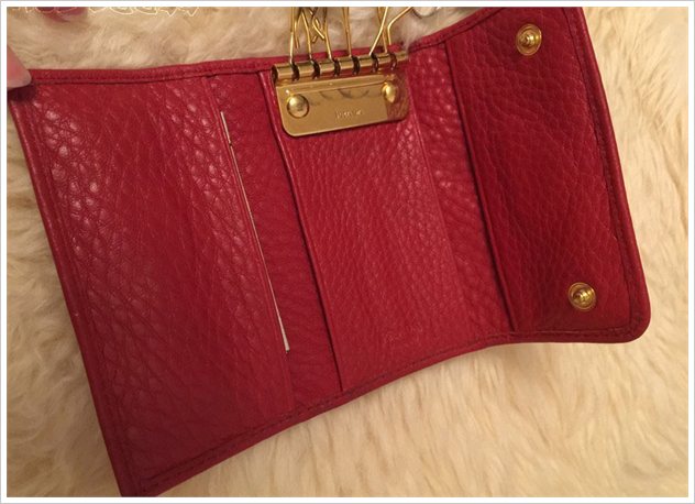 富家千金德法美加4国疯狂购物，只买了PRADA15只包，请网友们鉴定