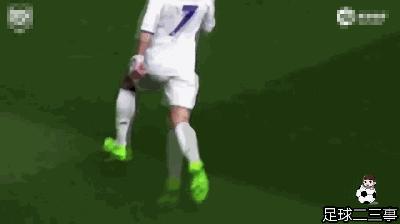 个人表演c罗穿裆过人,c罗标志性变向过人动作