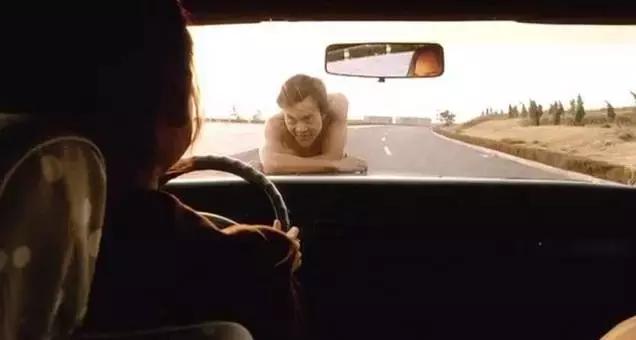 性无能，被劈腿，对着大海撸啊撸，廖凡因女友劈腿裸奔后开枪自杀