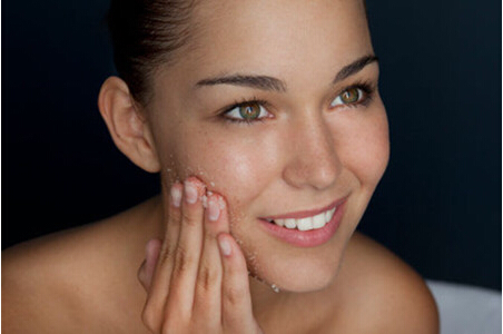 用了一年护肤品没效果,别人调侃你用好的护肤品