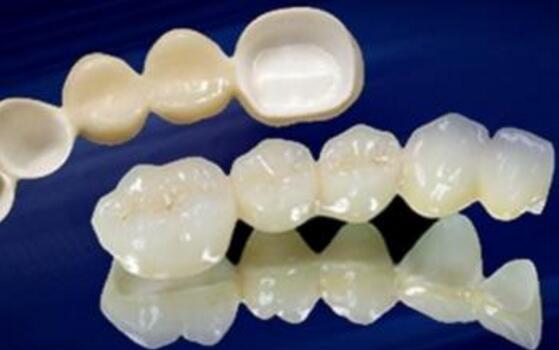 经常涂口红嘴唇会怎么样,经常涂口红20年后会发生什么