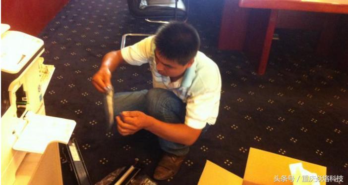 东芝复印机粉盒安装教程,东芝2006复印机补粉