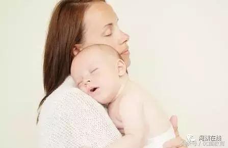 妈妈经常抱宝宝手会有什么疾病,宝妈经常抱孩子会有影响吗