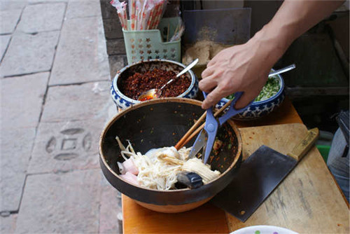 恩施凤凰古城网红小吃,长沙的小吃和凤凰古城一样不