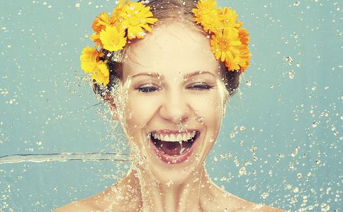 如何用水判断化妆品的好坏,怎样测试化妆品好坏