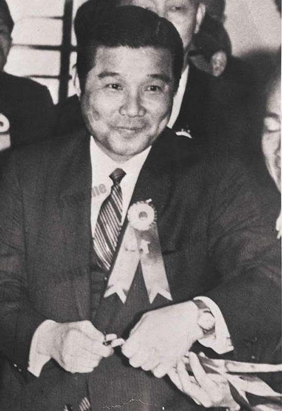 曾宝仪12岁了曾志伟才和她见面,曾宝仪几岁和曾志伟相认的