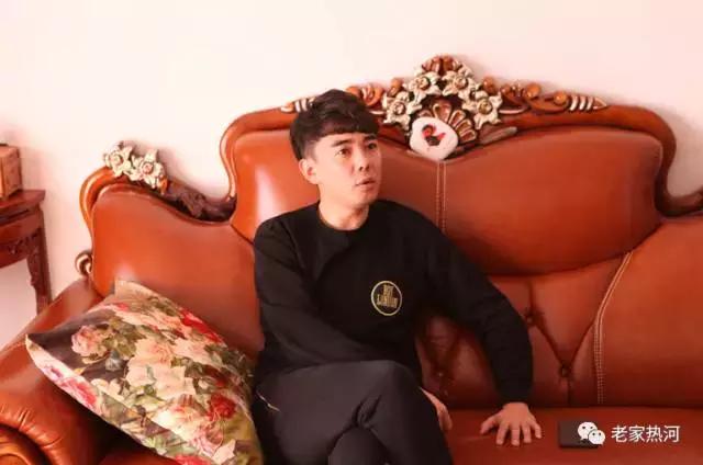 乍看是“高冷”、再看是“暖男”，承德小伙河北电视全能主持