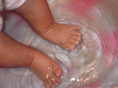 小孩脚背烫伤有什么好方法,宝宝脚烫伤后期护理