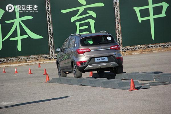 北汽ex260新能源蓝色,北汽新能源ex260区别