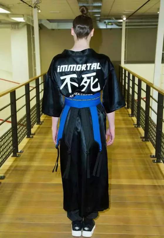 外国人把“酱油”穿在身桑,时尚界都流行用中文装逼啦!