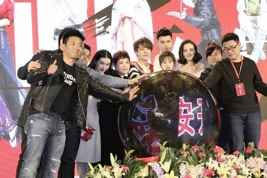 「事儿」《那片星空那片海》曝海报、《耳畔中国》开播、《爱来的刚好》热播、《热血长安》网络首播、迪丽热巴确认加盟《奔跑吧》