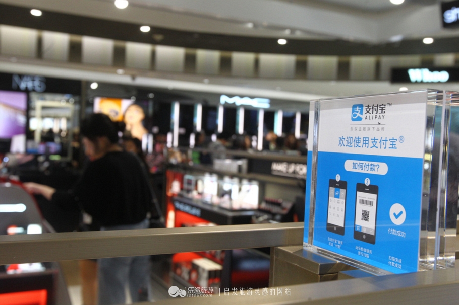 在仁川可以去哪里购买奢侈品衣服,仁川机场购物哪里好