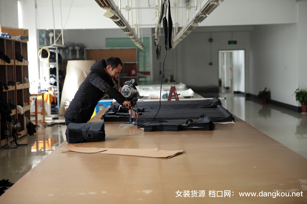 一件衣服是如何从无到有，最后到你手中