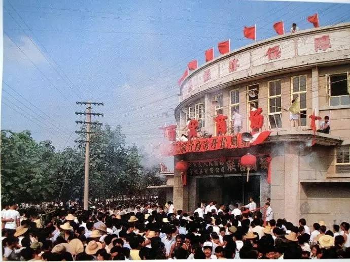 网购盛行的时代,网购流行实体店没落