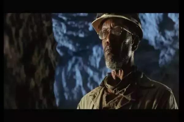 这是你们要的大长腿，备好纸巾，准备上下其手吧