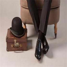 穿长筒袜的注意事项,试穿黑色连体袜正确操作