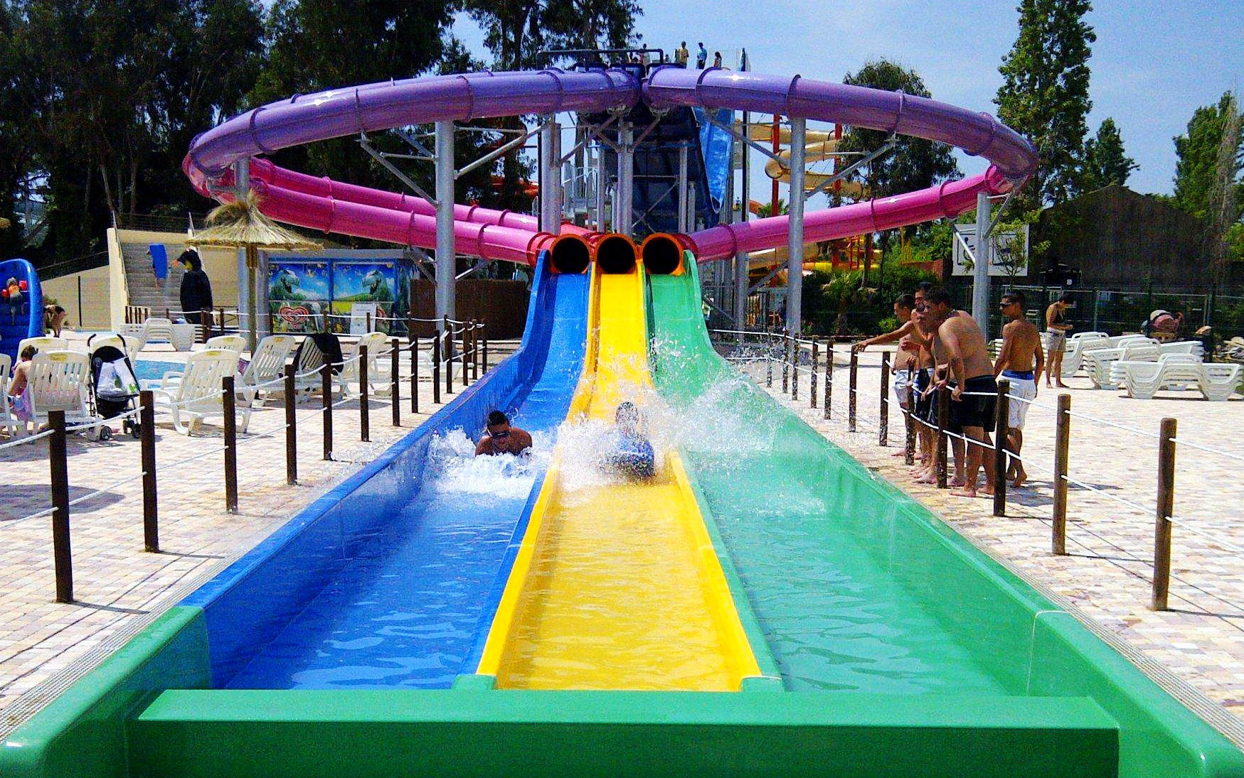 雨天高速公路雨滑现象怎么处理,下雨天车子水滑怎么回事