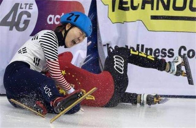 韩国队短道速滑用冰刀踢中国对手,带领韩国队进入世界杯四强