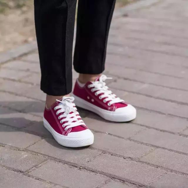 报告老师，中州大学的学生不好好穿衣服！