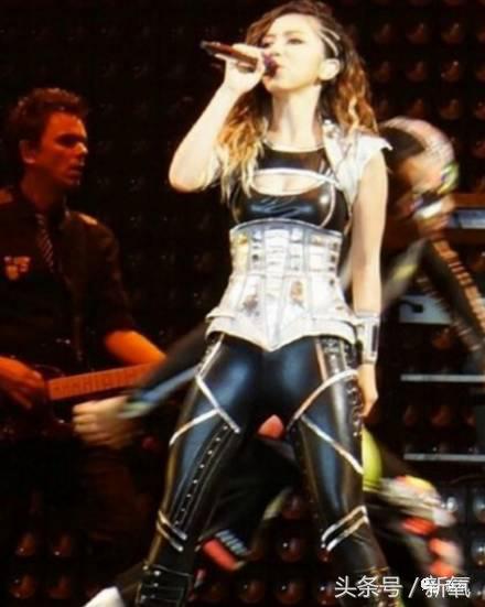 邓紫棋皮裤和别的女星对比,邓紫棋皮裤大盘点