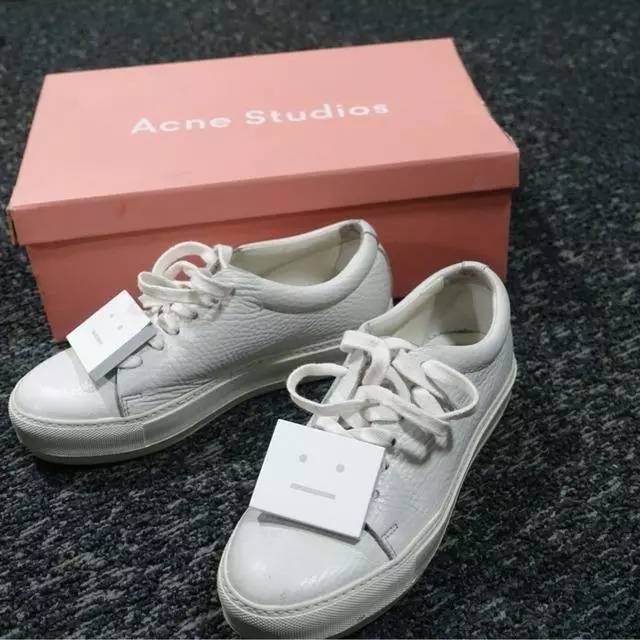 杨幂、吴亦凡都穿小白鞋出街，背后是阿迪古驰纪梵希的商业计谋