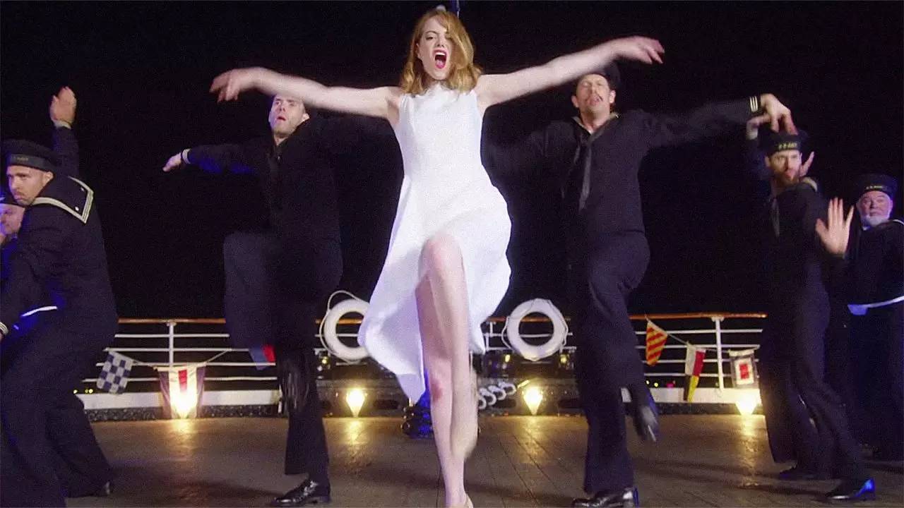 14岁退学又怎样?石头姐终获奥斯卡影后:幸运=人美还努力!