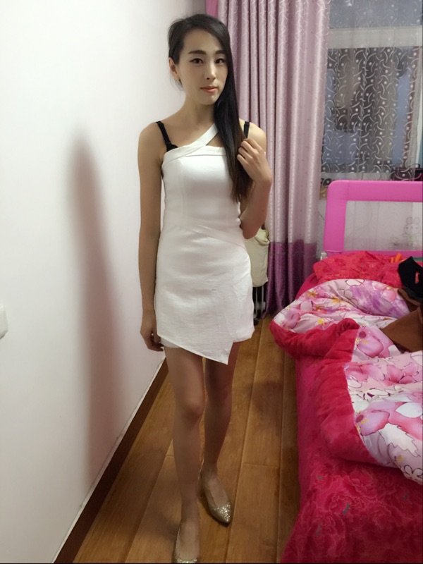 肩上带子,肩上有肩带勒痕