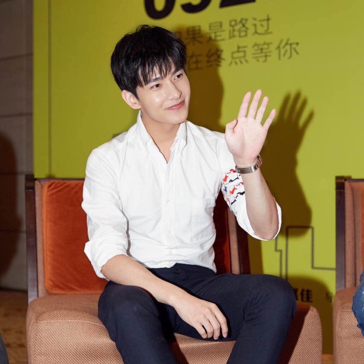 明星都在抢衣服,明星都在抢的卫衣